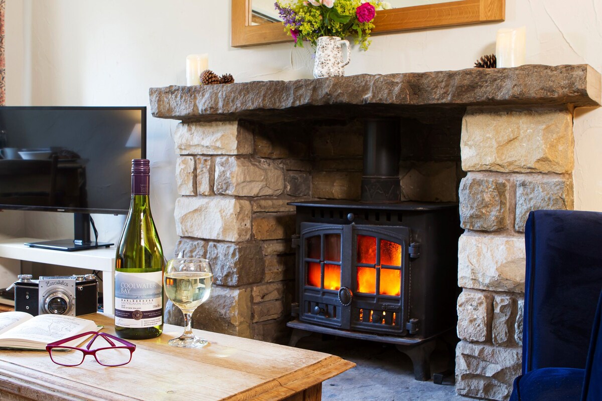 BLUEBELL COTTAGE, Firbank, nr Sedbergh.