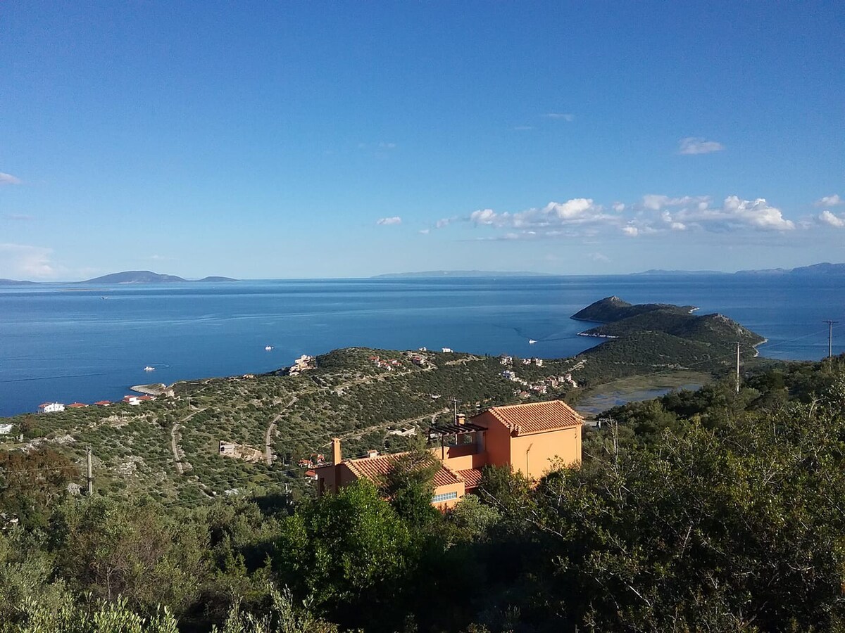 俯瞰爱琴海的Aeolos别墅