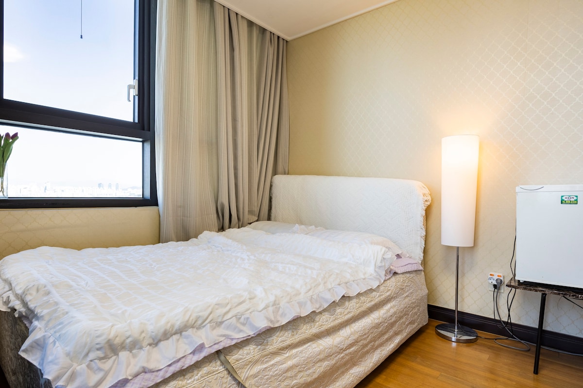 把我的房间放在安全方便的高端公寓里！首尔客栈