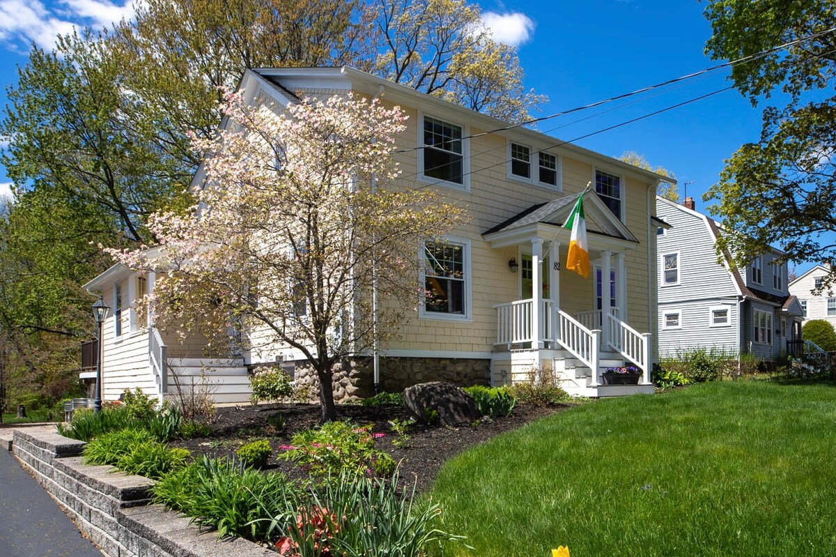 Colonial Home near Shrewsbury Center