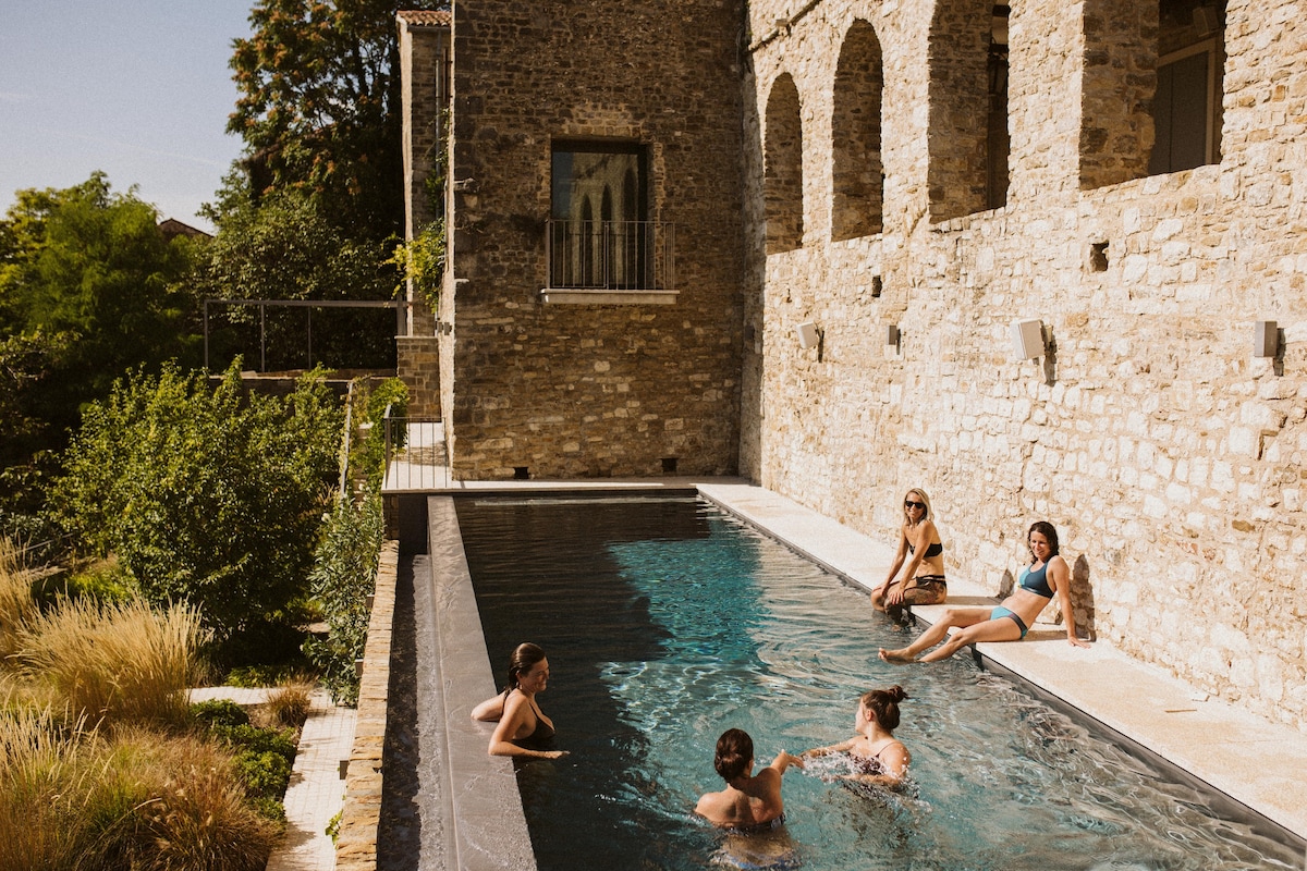 历史悠久的别墅，带无边泳池，位于摩托云（ Motovun ）