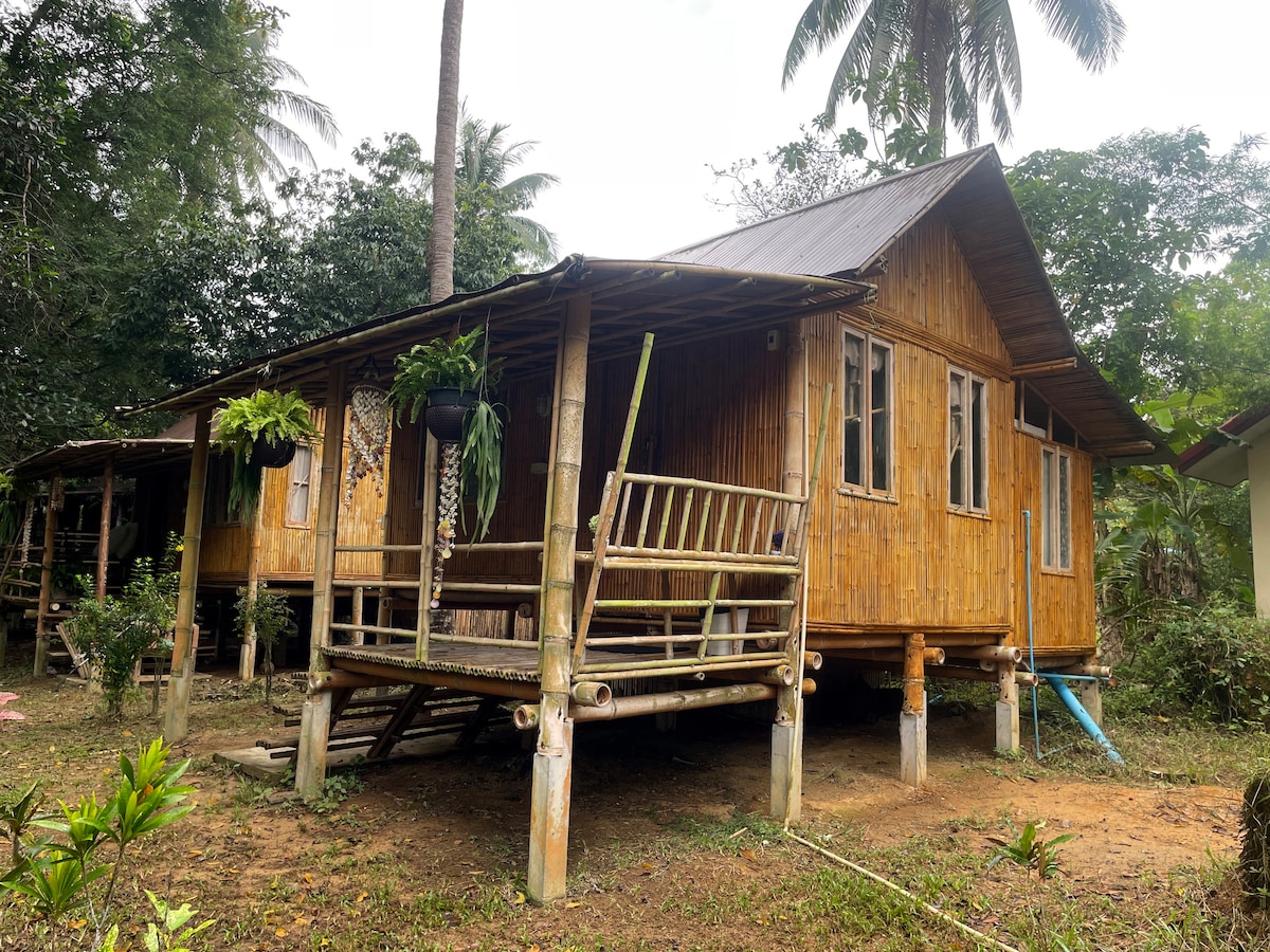 Coffee and Resort Koh Payam (Bamboo Bungalow)