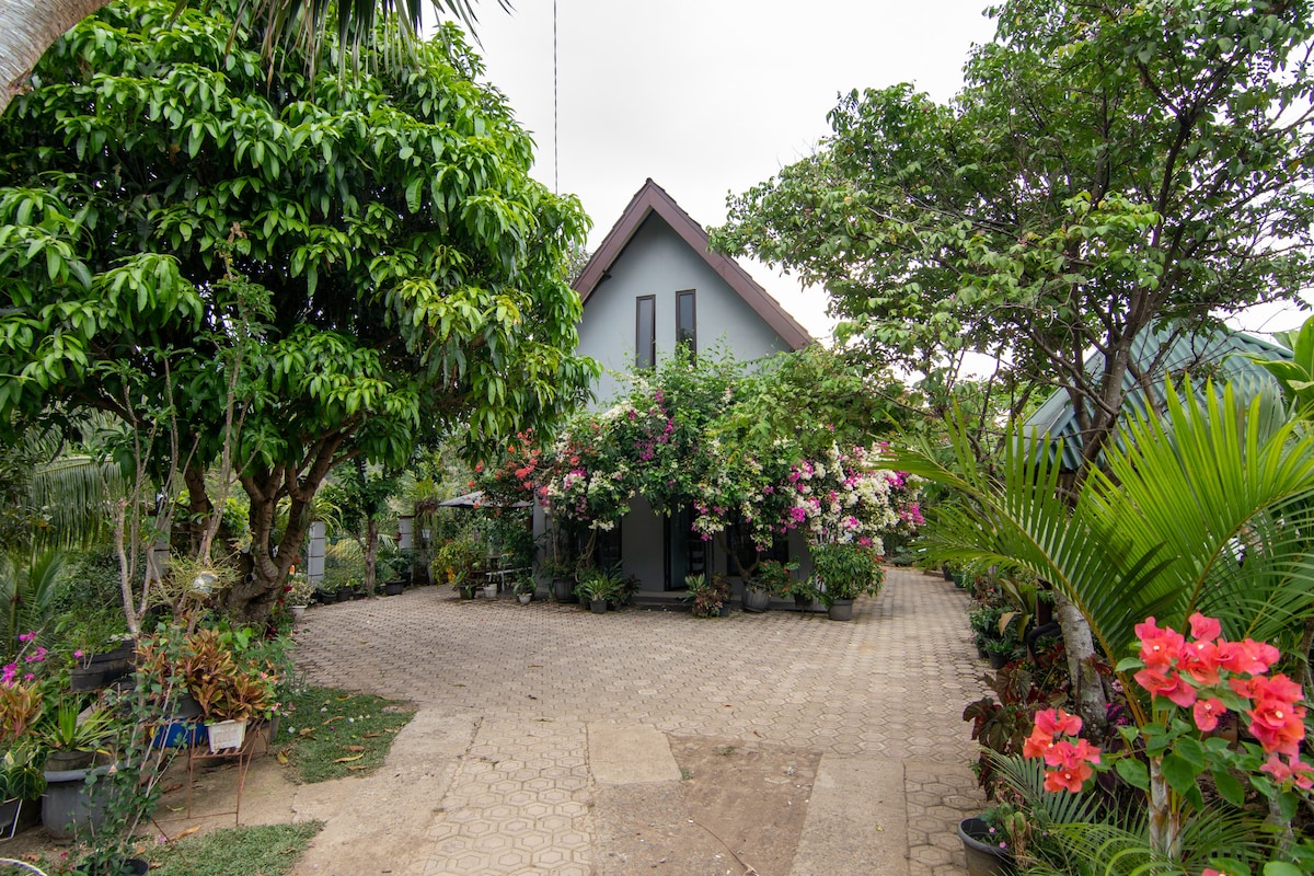 RiverSide Villa - Sawah Sentul House