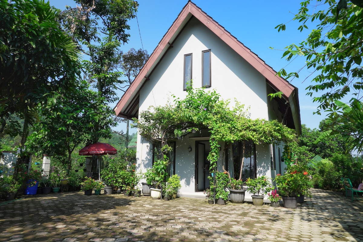 RiverSide Villa - Sawah Sentul House