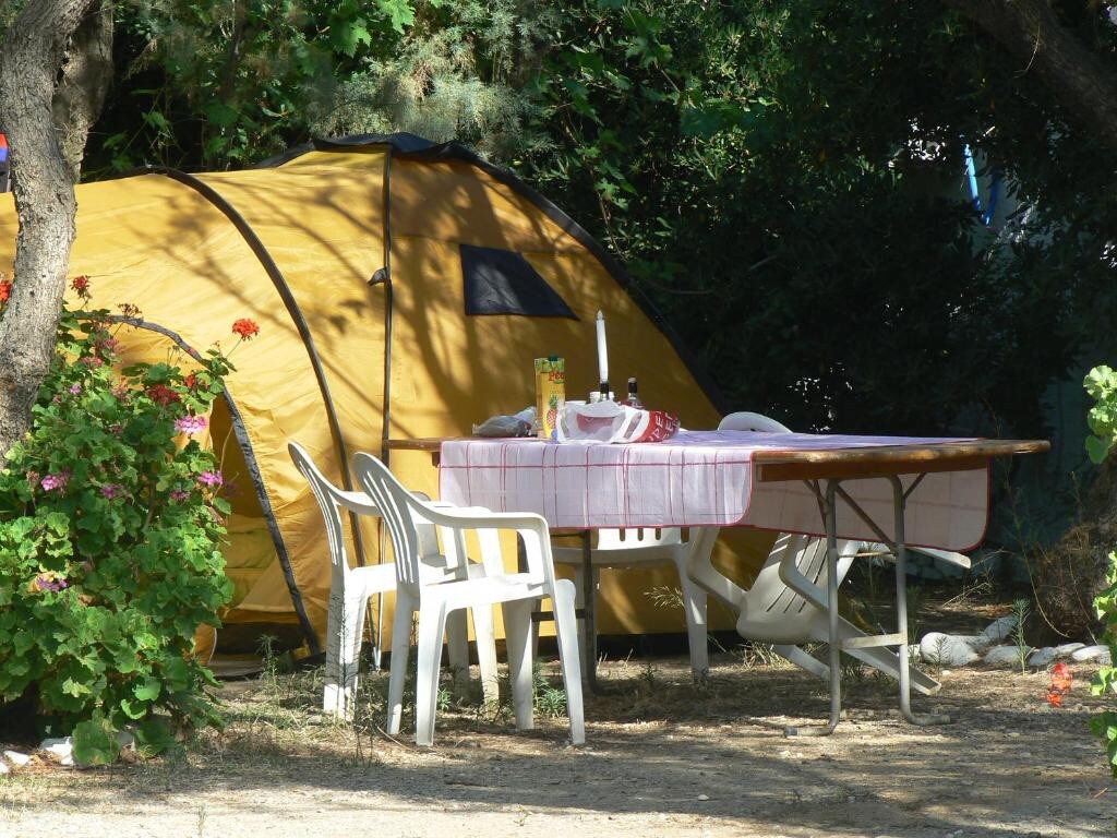 Camping Elizabeth - Furnished igloo tent