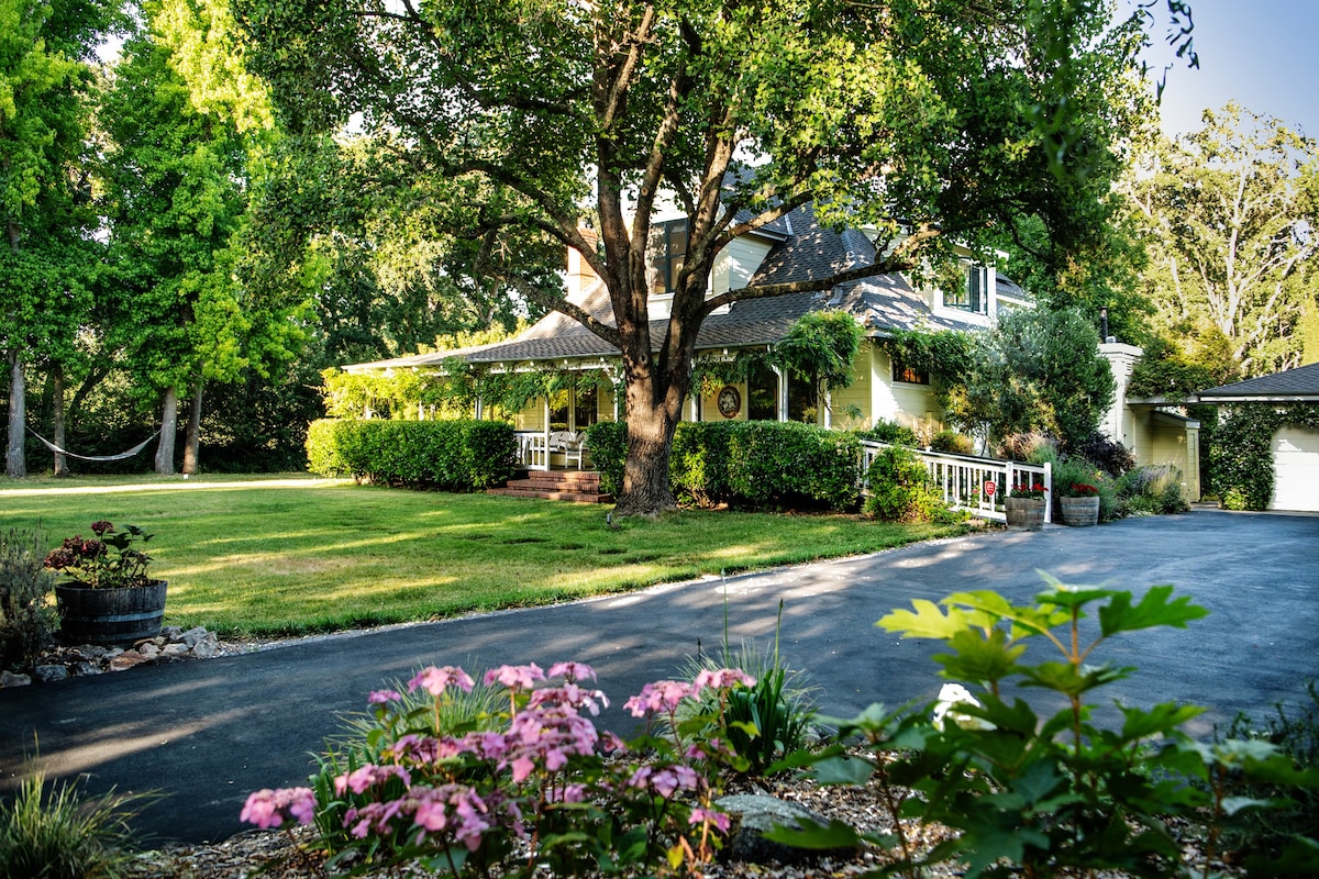 Brambleberry-Idyllic Estate ：景观、泳池/水疗、Bocce