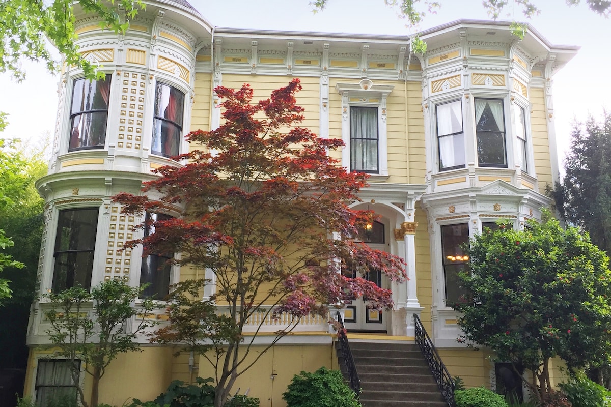 Gold Room - Historic Luxurious Victorian, Napa