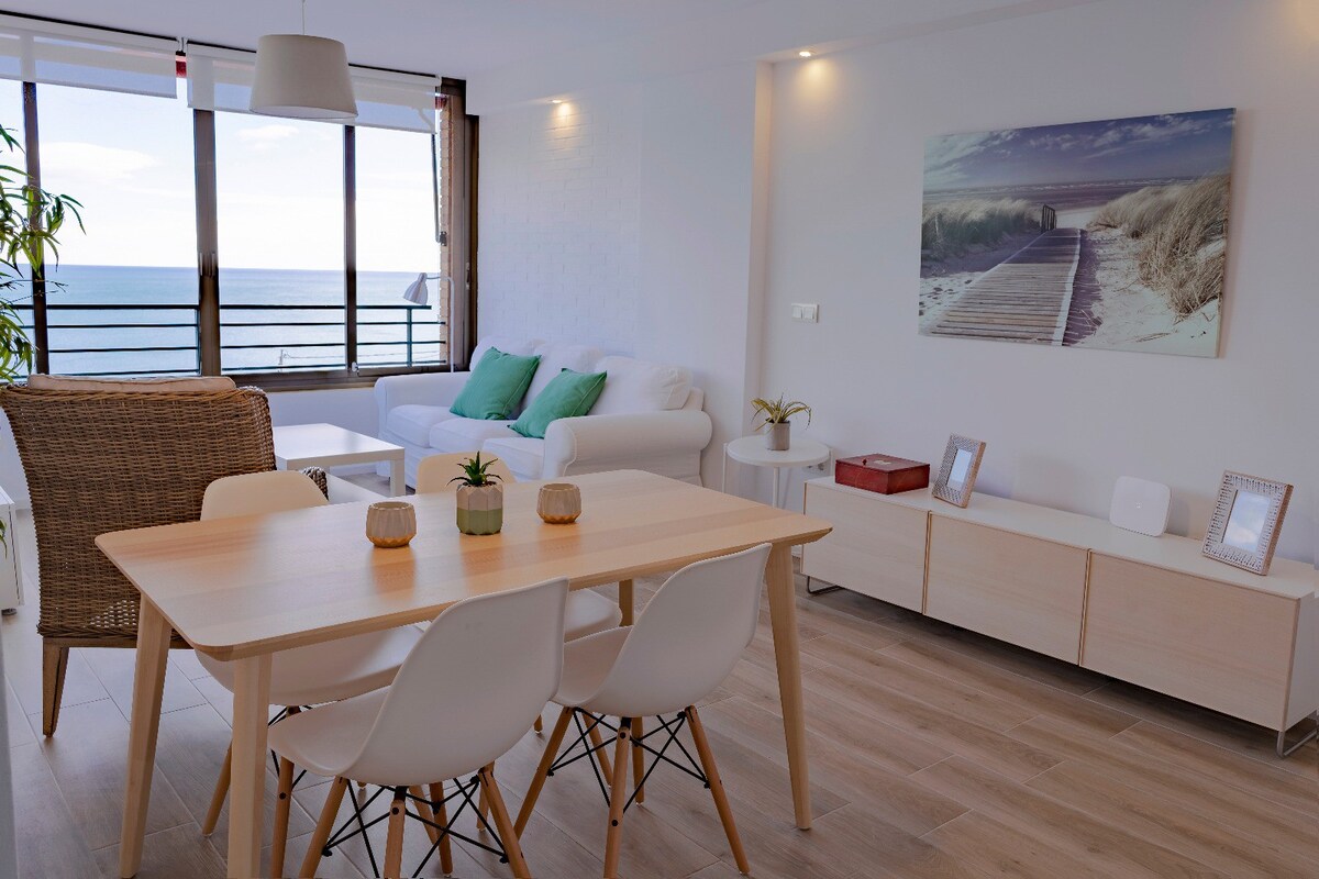 Benidorm Playa Poniente公寓，可观景