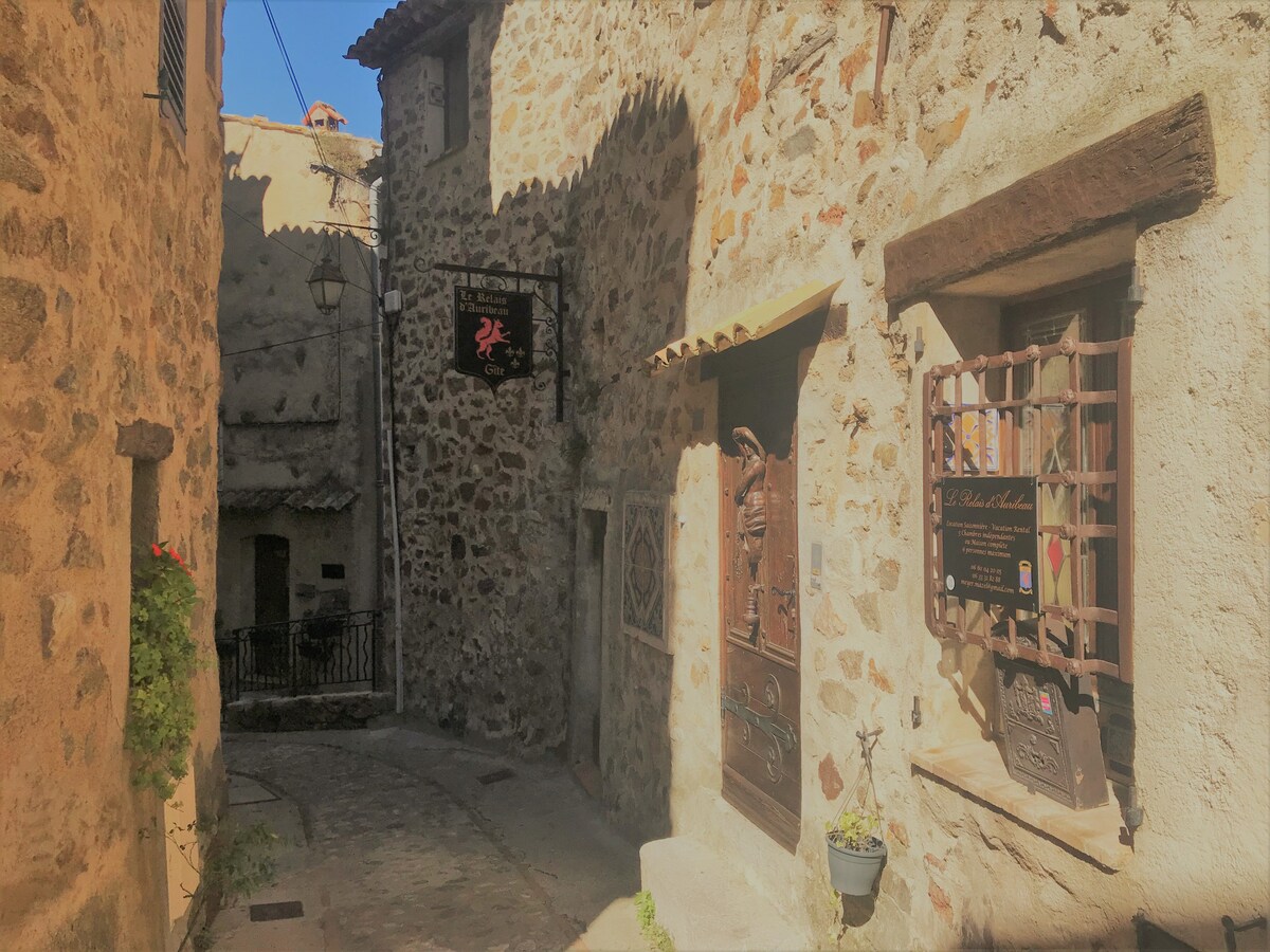 LE RELAIS D'AURIBEAU -美丽的中世纪小屋（ 90 M2 ）