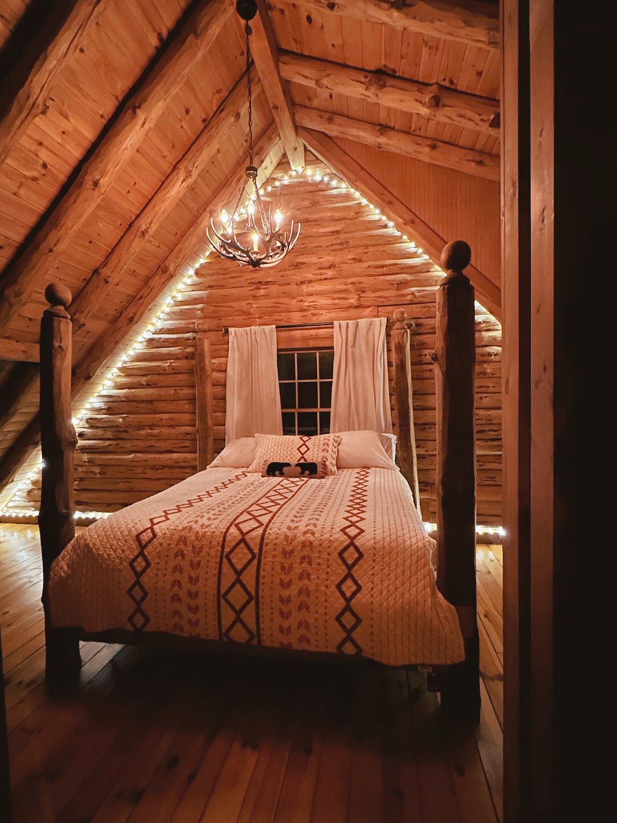 Charming log cabin by Berkeley Springs (+ hot tub)