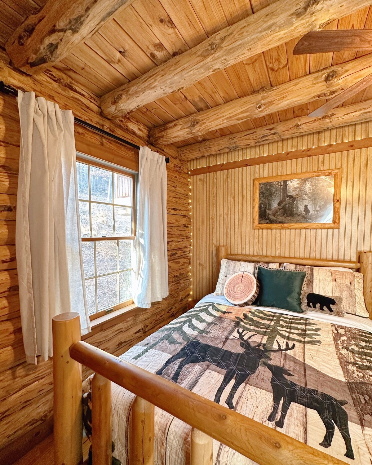 Charming log cabin by Berkeley Springs (+ hot tub)