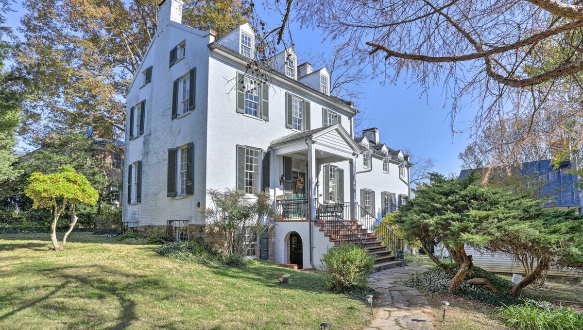 Historic Chilton House in Old Town With Hot Tub