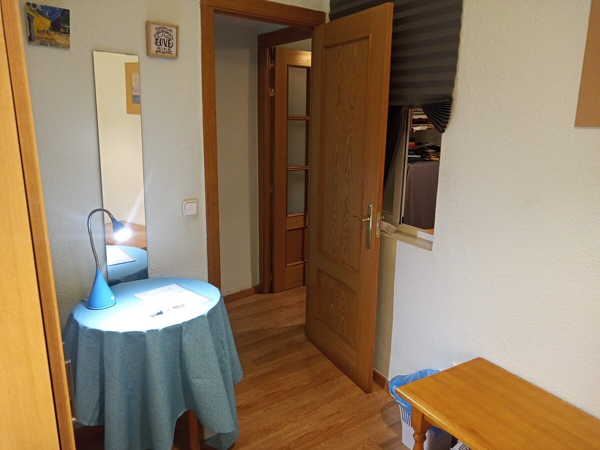 马德里市中心的舒适客房，配有厨房和空调