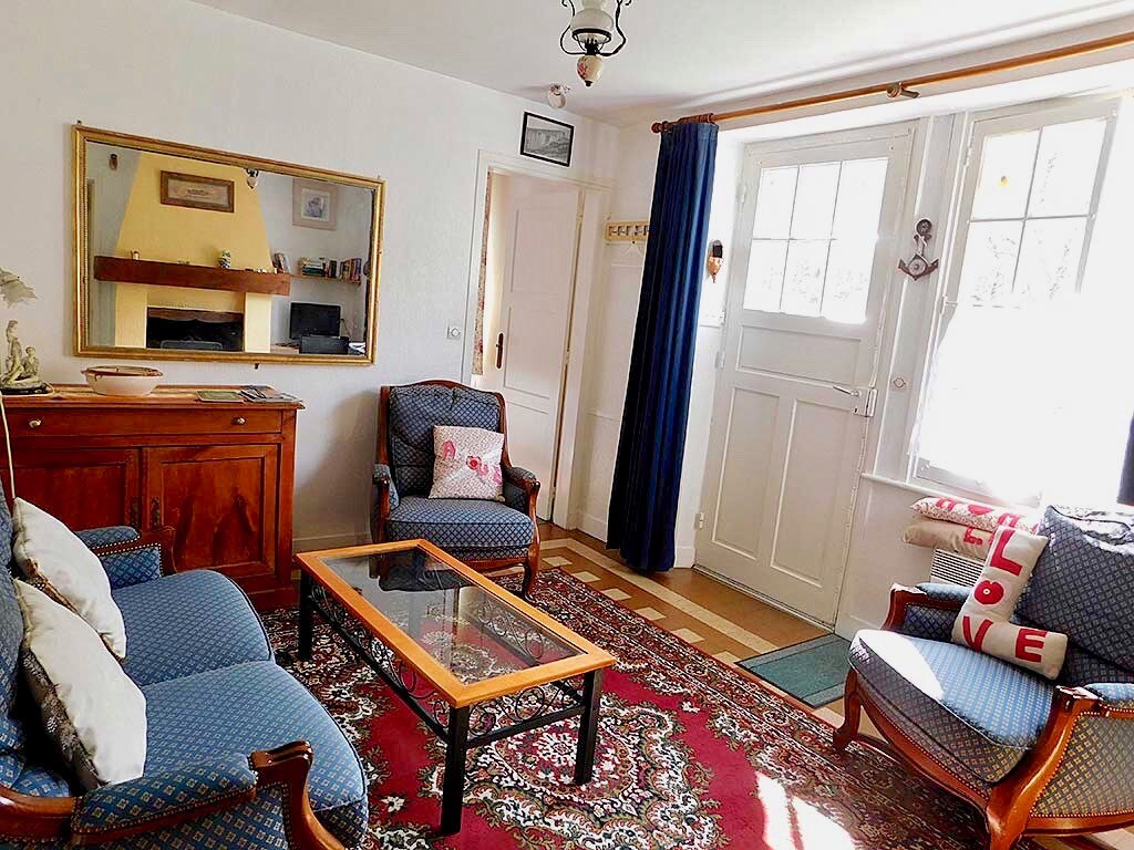 2 bed riverside cottage in Normandy