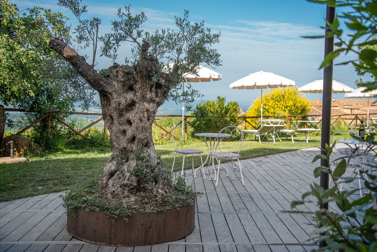 Castel Brunello - Doppelbettzimmer + Terrasse