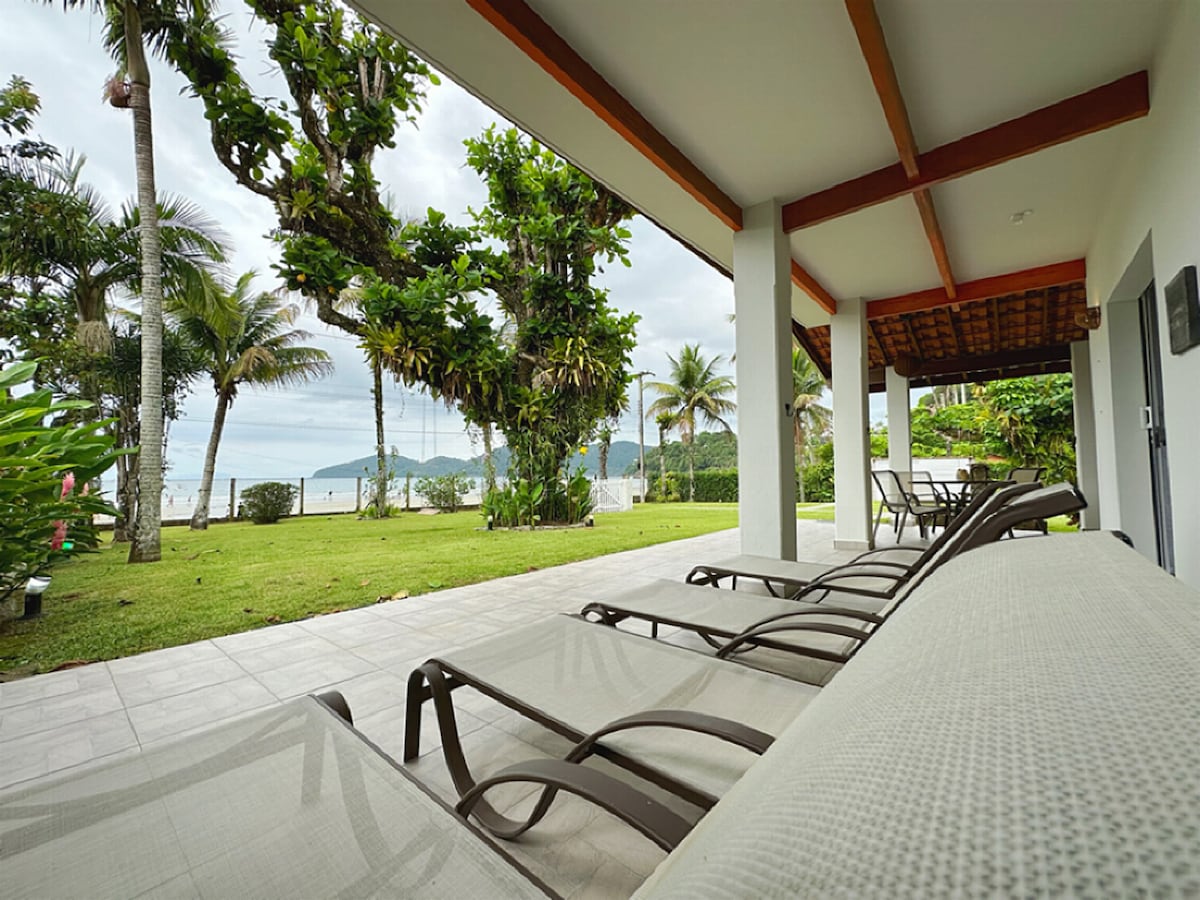 Casa Pé na Areia Praia da Enseada Ubatuba