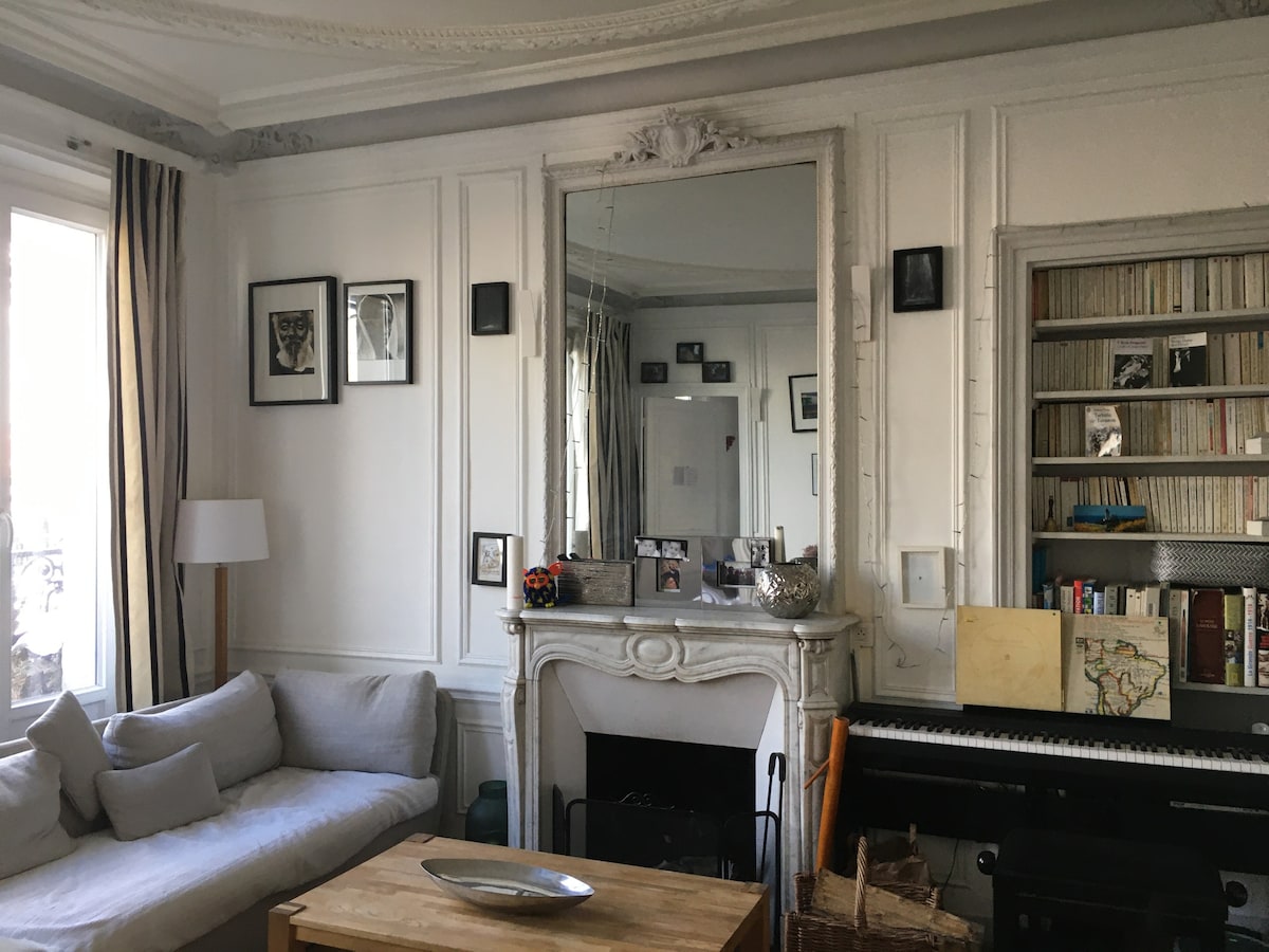 宽敞美丽的巴黎公寓
