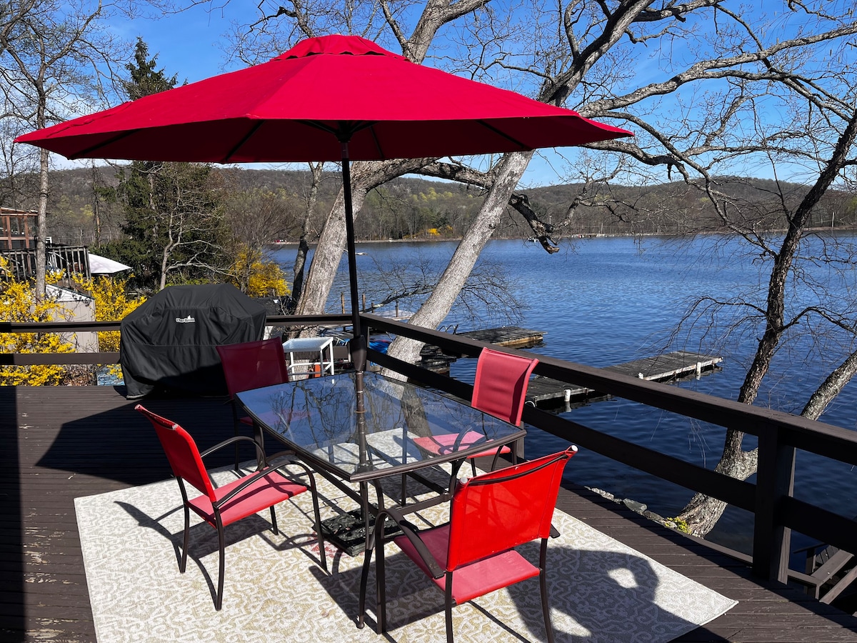 Paradise Lakefront Cottage on Cranberry Lake