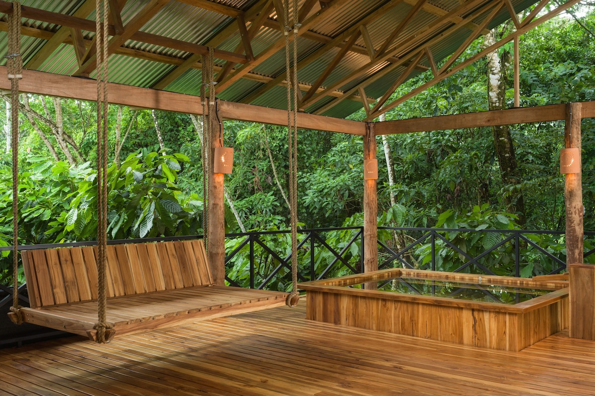 La Amistad Cacao Lodge农场# 1标准双人床卧室