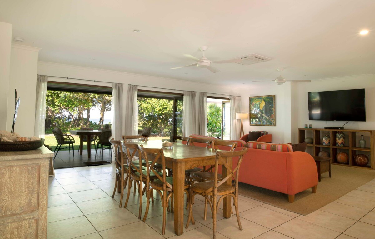 Alani - Absolute beachfront - Sleeps up to 10