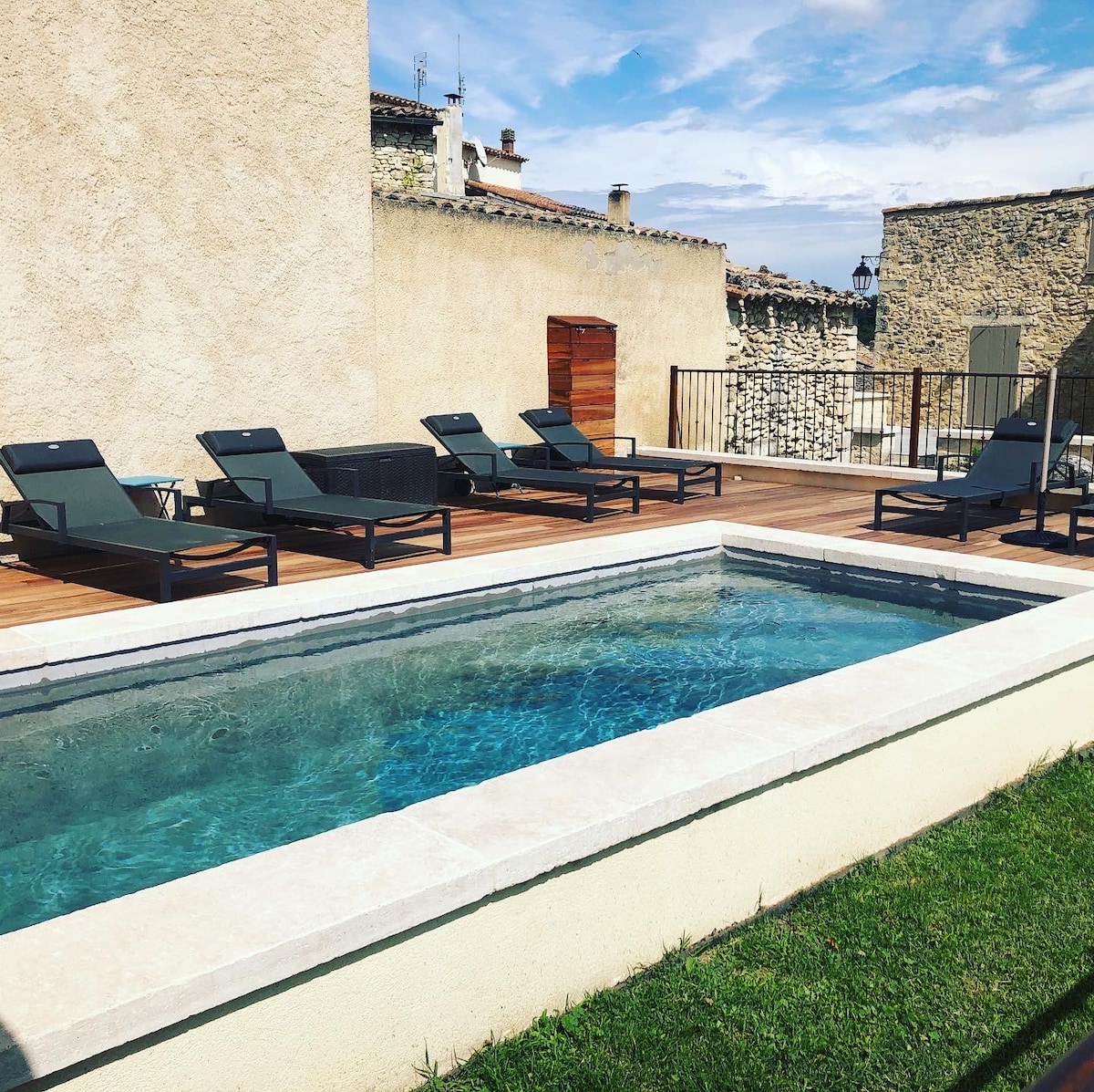 Gîte « Lou Mas »climatisé piscine et jacuzzi 6pers