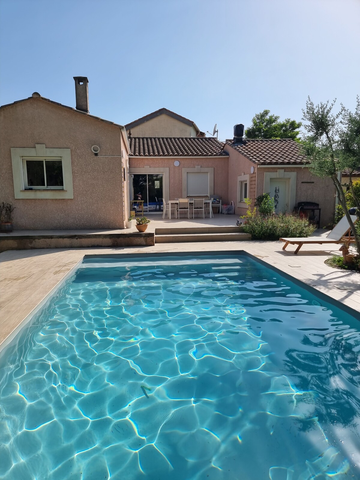 Villa avec jardin et piscine