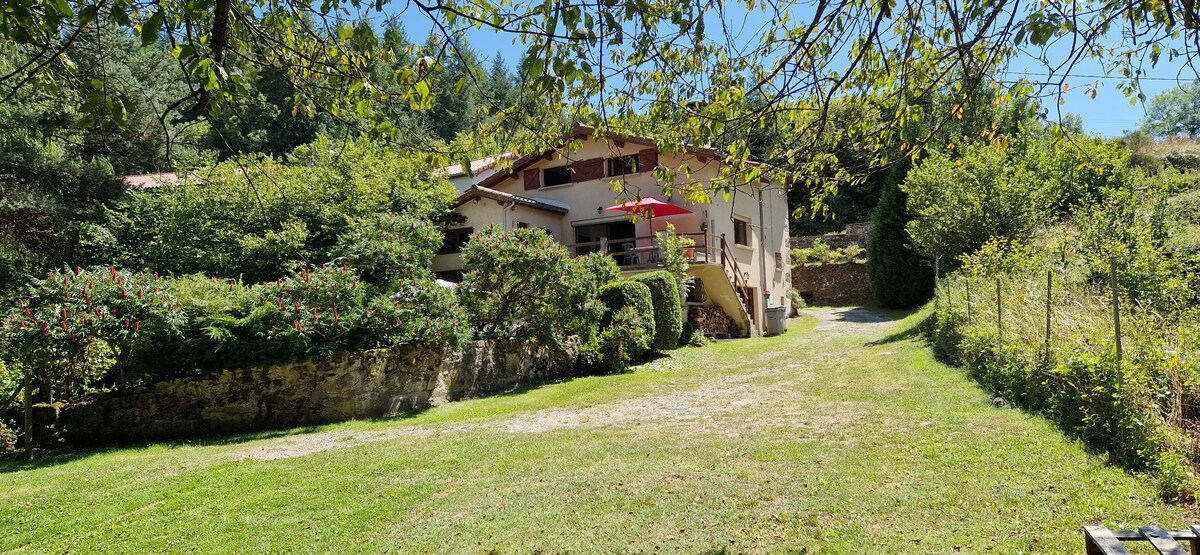 Cottage in the countryside with swimming pool