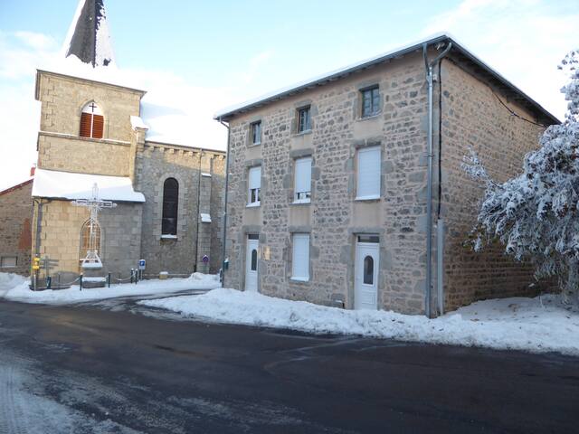 Saint-Nicolas-des-Biefs的民宿