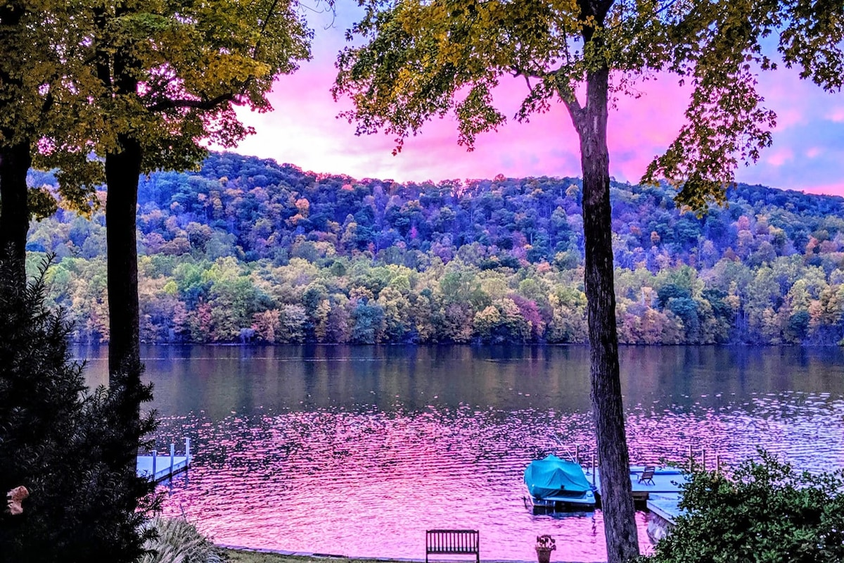 BUNTING HOUSE ： CANDLEWOOD LAKEFRONT ！ 3居室度假木屋