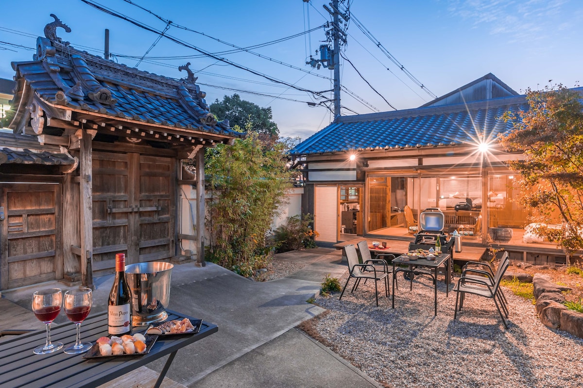 奈良，有着450年的悠久历史，居住在寺里面，在院子里能BBQ（烧烤），东大寺和奈良公园都在附近