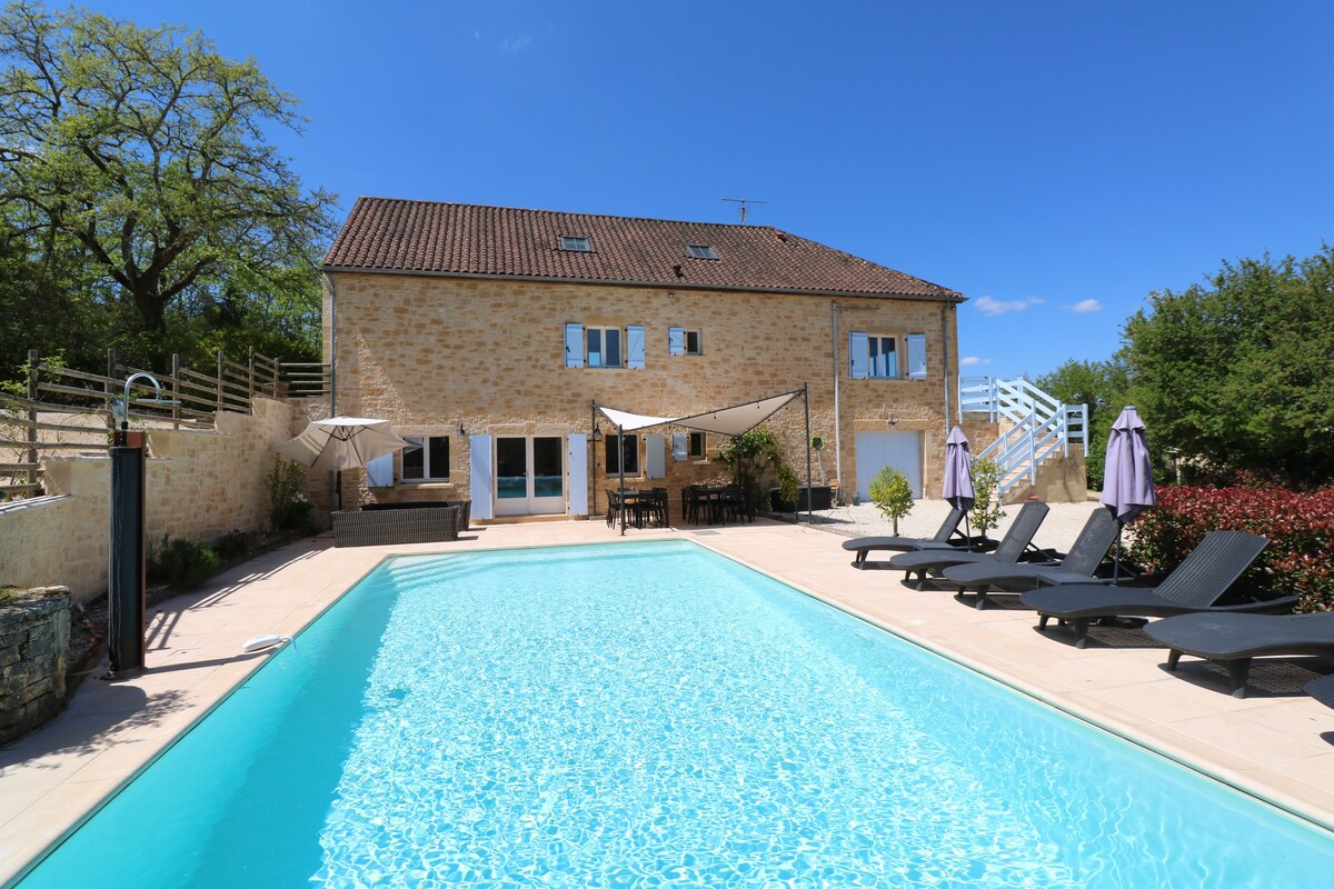 Beautiful house with heated pool and fenced garden