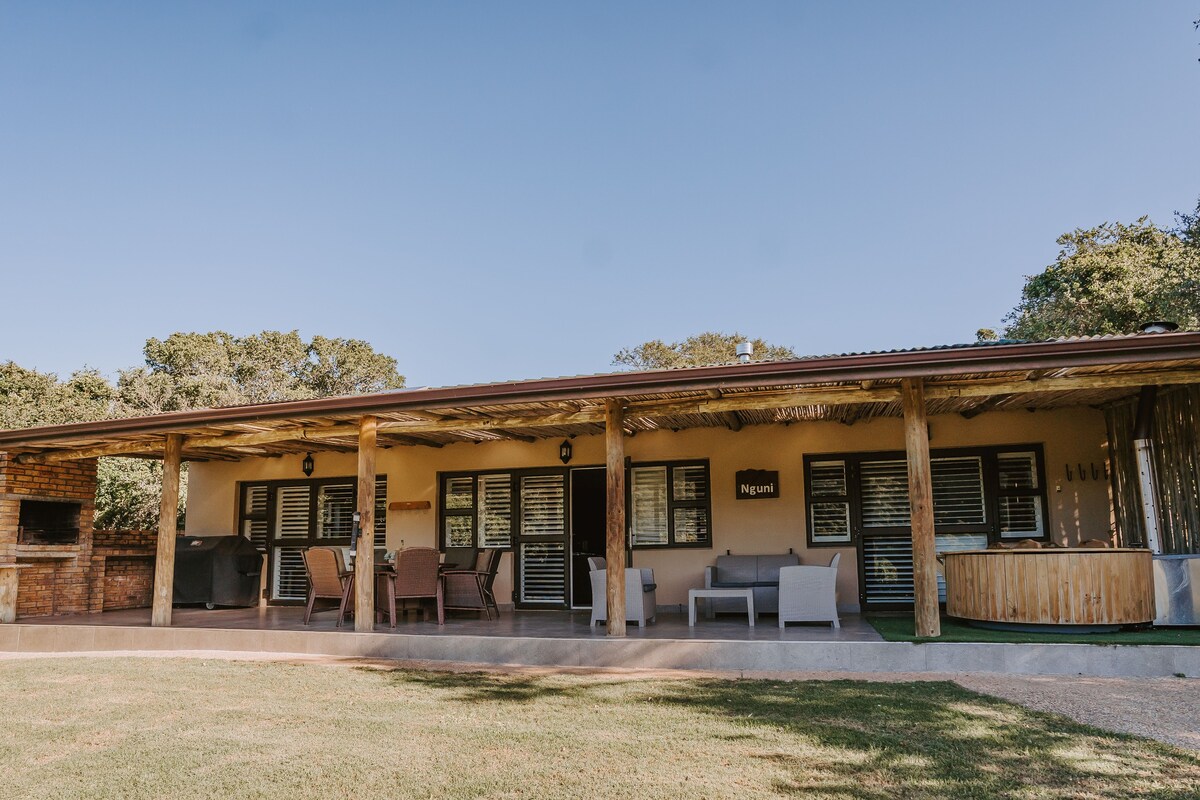 Thunzi Bush Lodge ，自助式Nguni度假木屋