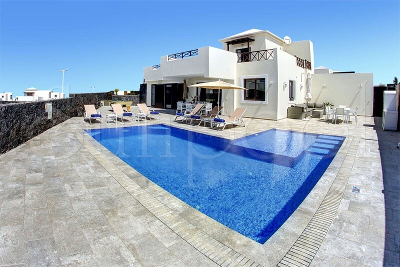 Villa Sabela 200m from the promenade and the sea.