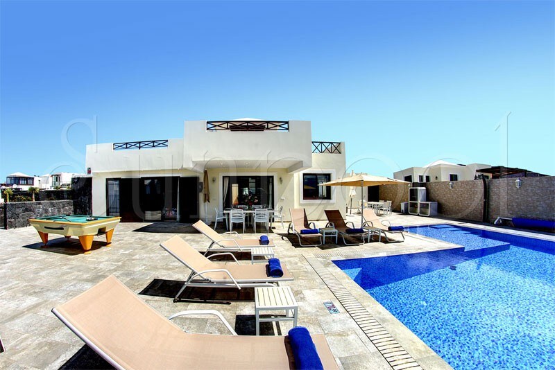 Villa Sabela 200m from the promenade and the sea.