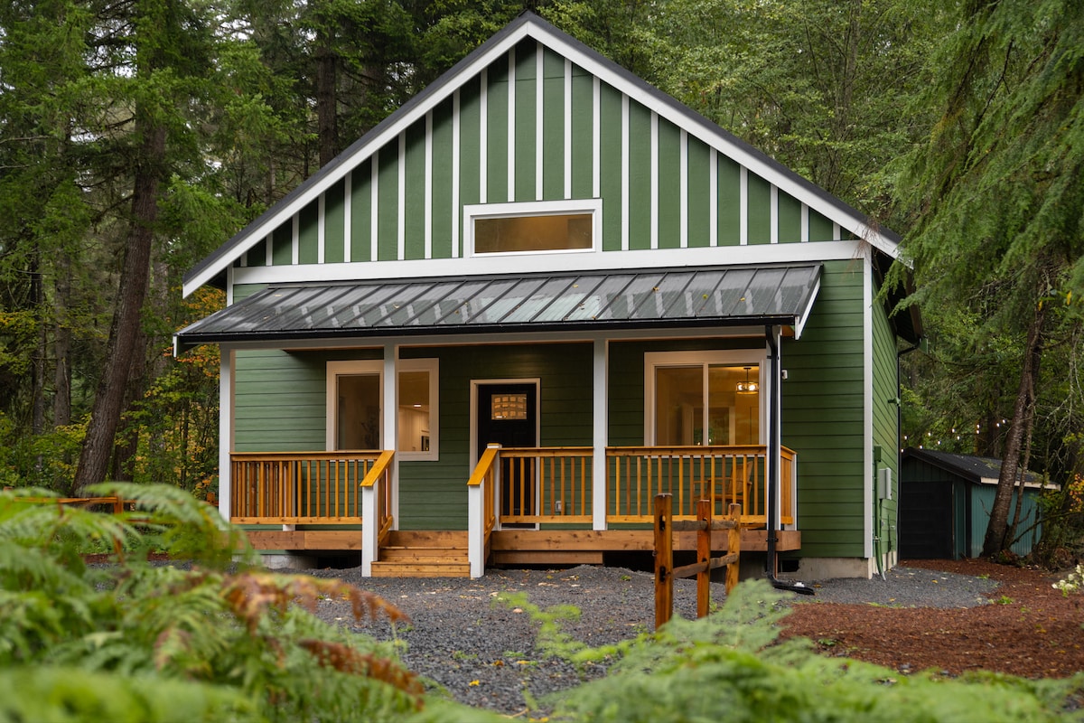 Green Cabin - Hot tub, Fire Pit, Hammock, EV