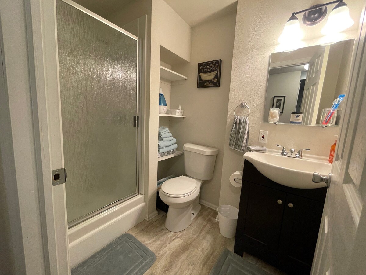 Private Basement Room & Bathroom