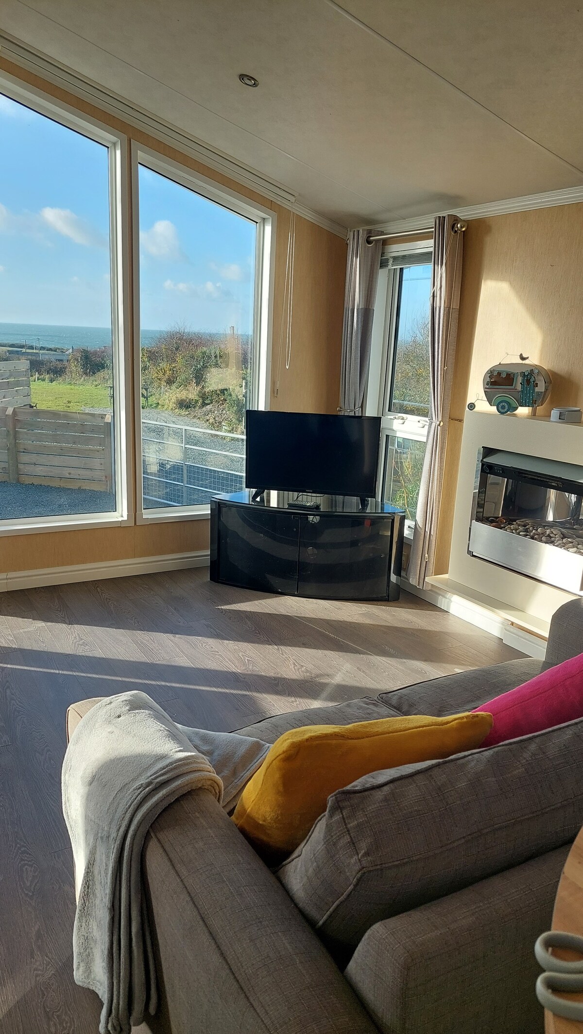 Seaview Lodge Chalet Church Bay Anglesey可供4人入住