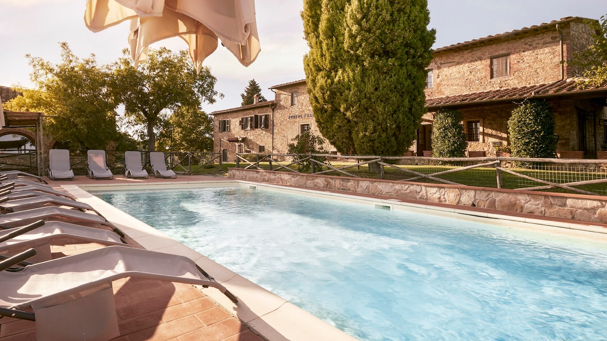 别墅设有私人泳池和花园，靠近佛罗伦萨