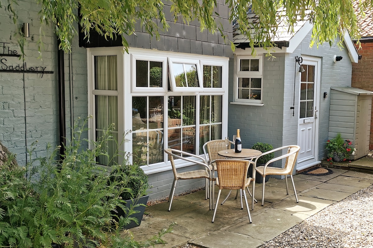 The Saddlery Holiday Cottage-Near Wolds and Coast