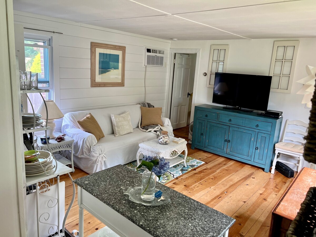 Charming Westhampton SandDollar Cottage. AC.