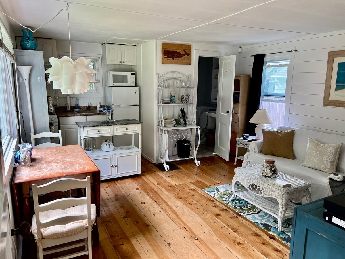 Charming Westhampton SandDollar Cottage. AC.