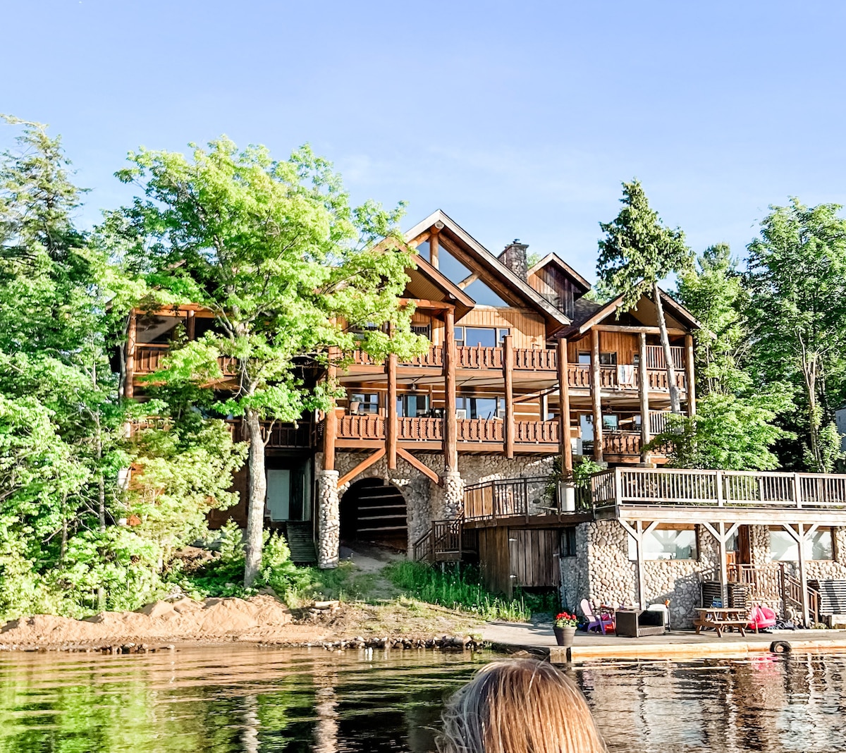 Cottage suite, lakeside with beautiful view!