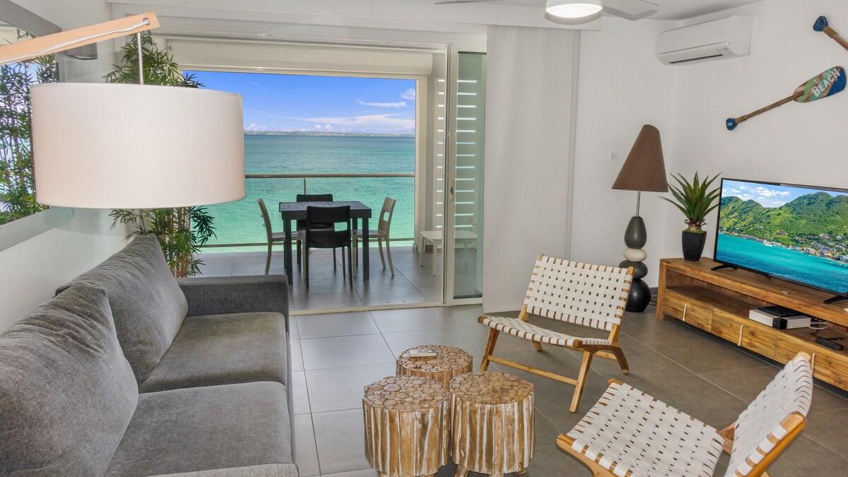 One-Bedroom Apartment first floor on the beach