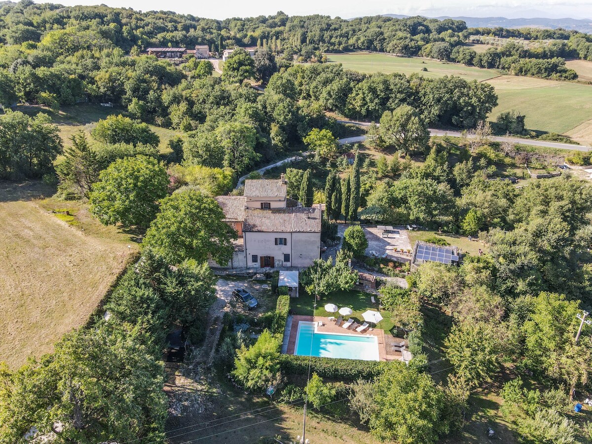 带私人游泳池的独立住宅，靠近Todi-Spoleto