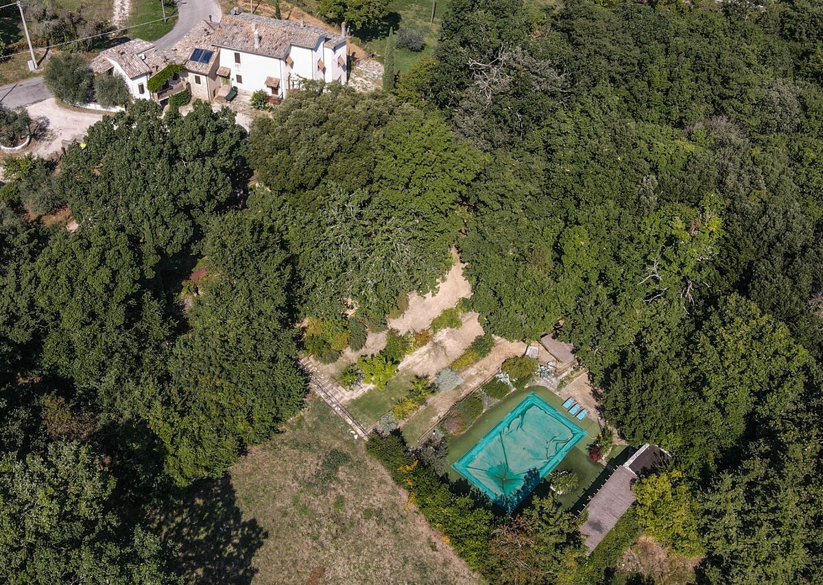 位于Orvieto和Todi之间的私人泳池房屋