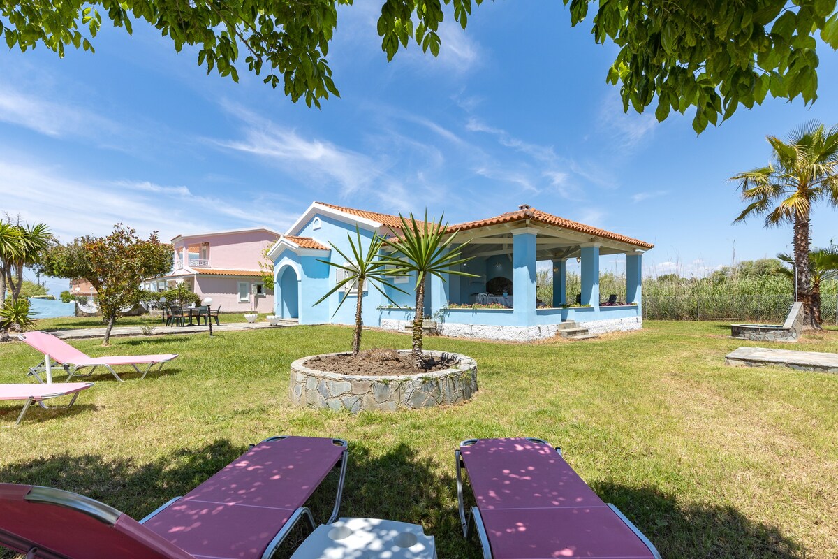 Amorossa 3BD Villa with Garden View