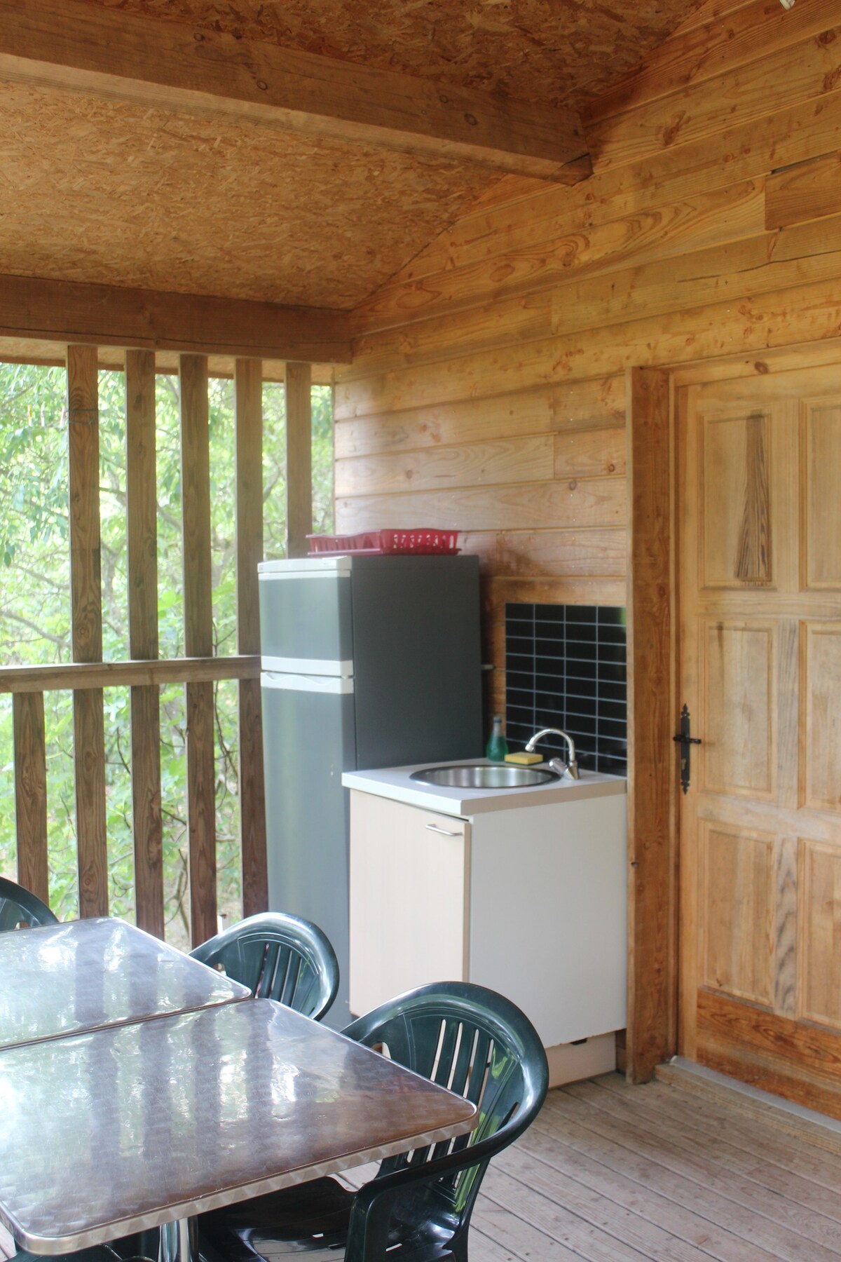 cabane dans camping nature