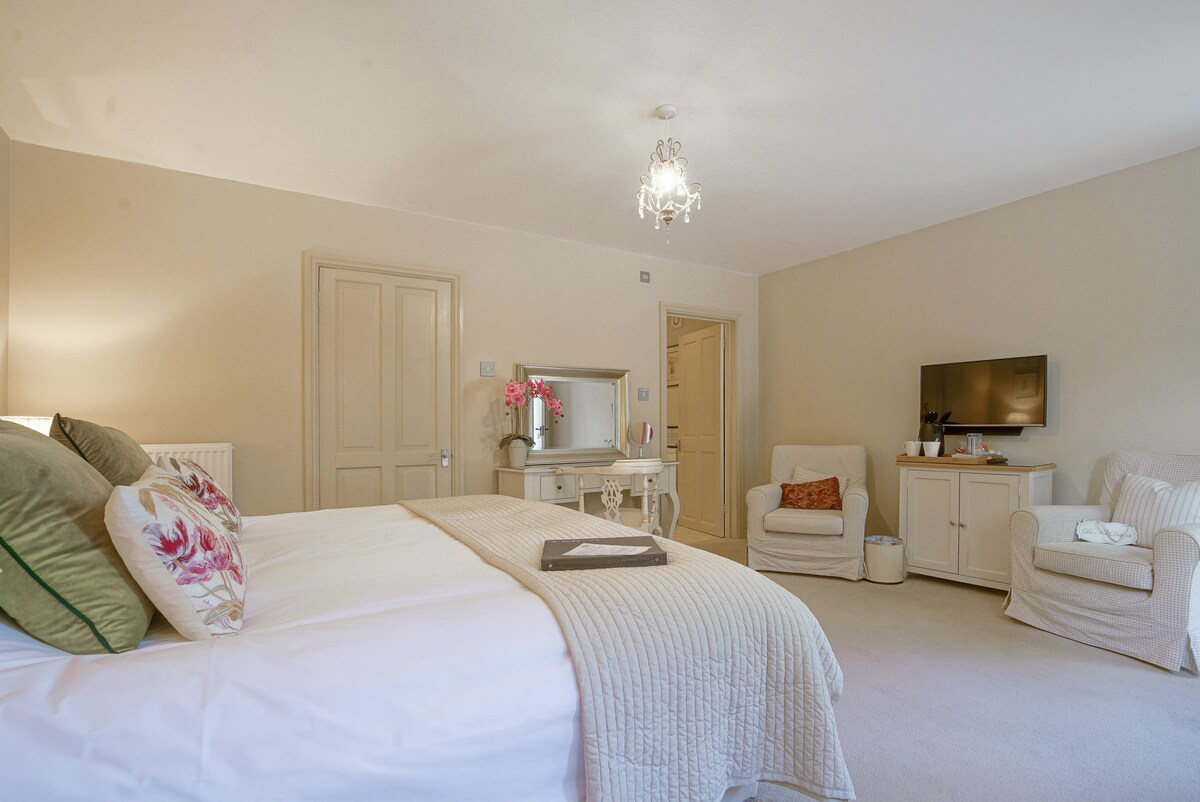 Heartfelt Hospitality nr Bradford-on-Avon & Bath