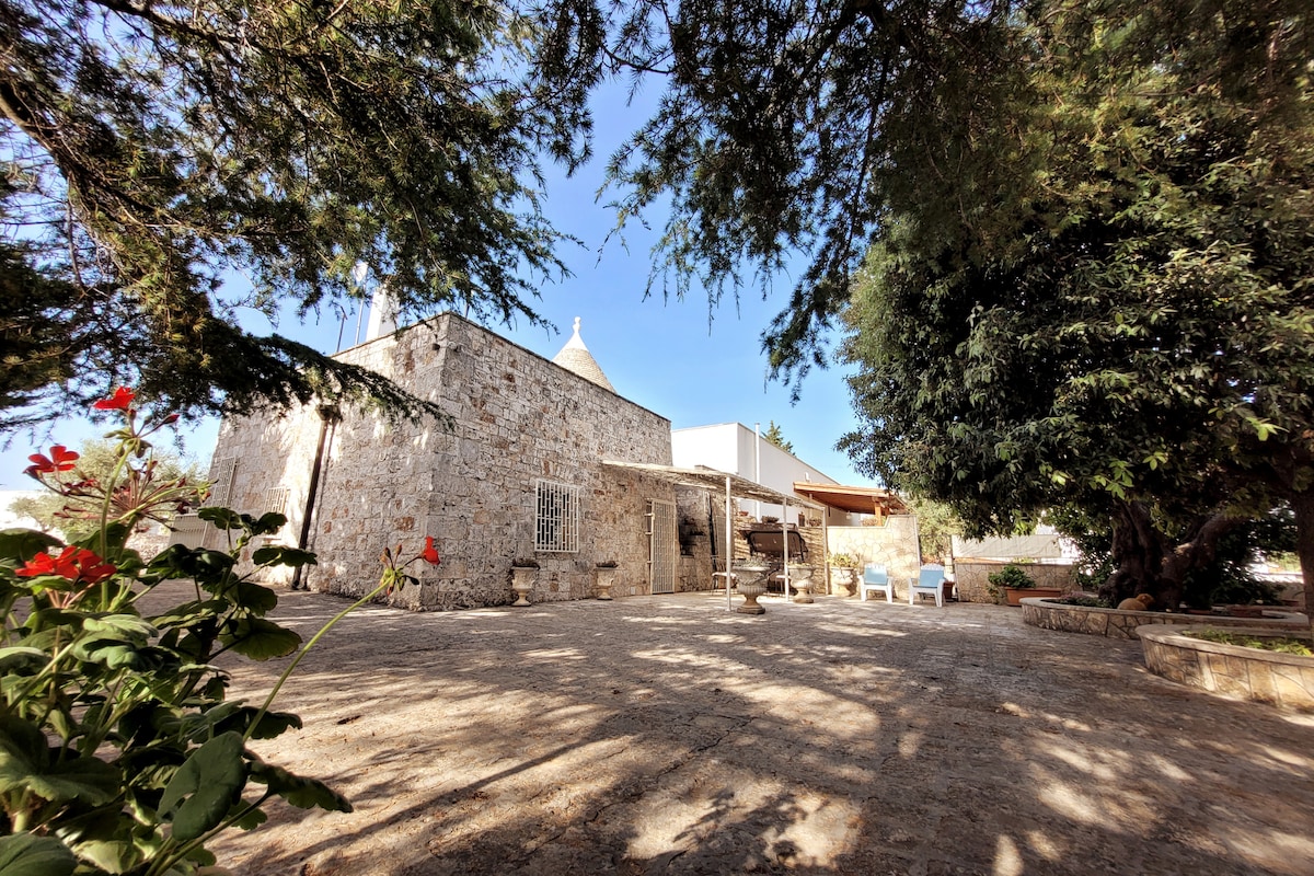 Trullo Marte on the Monopoli hills