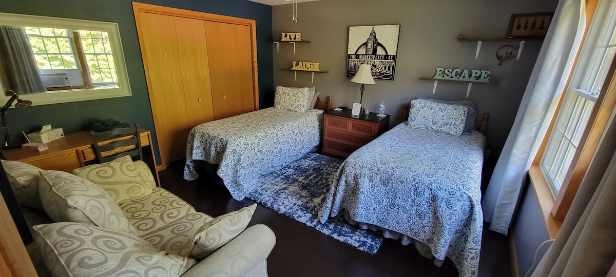 Edinboro 's Smarter度假客房2张单人床